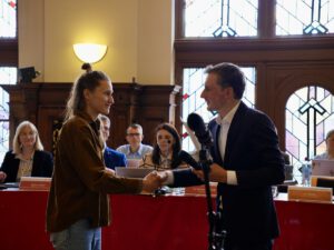 Mehr über den Artikel erfahren Stadträtin Sarah Labusga rückt für Tom Wolter nach