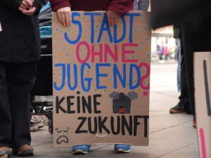 Mehr über den Artikel erfahren Verwaltungsspitze gefährdet fahrlässig Jugendbüros und Schulsozialarbeit